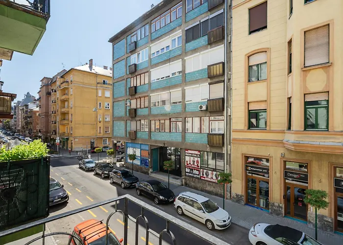 Admiral Blue With Balcony Apartment