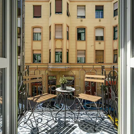 Admiral Blue With Balcony Budapest